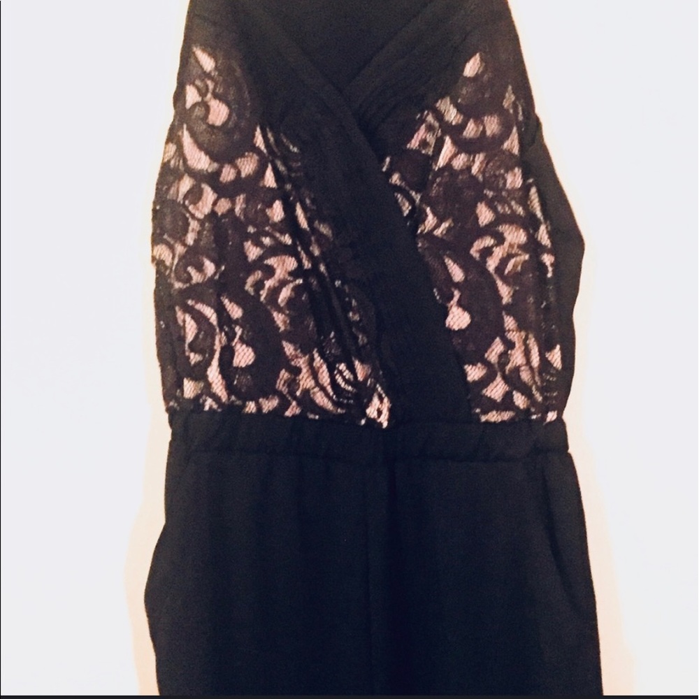 Chic black jumpsuit with elegant lace detail XS